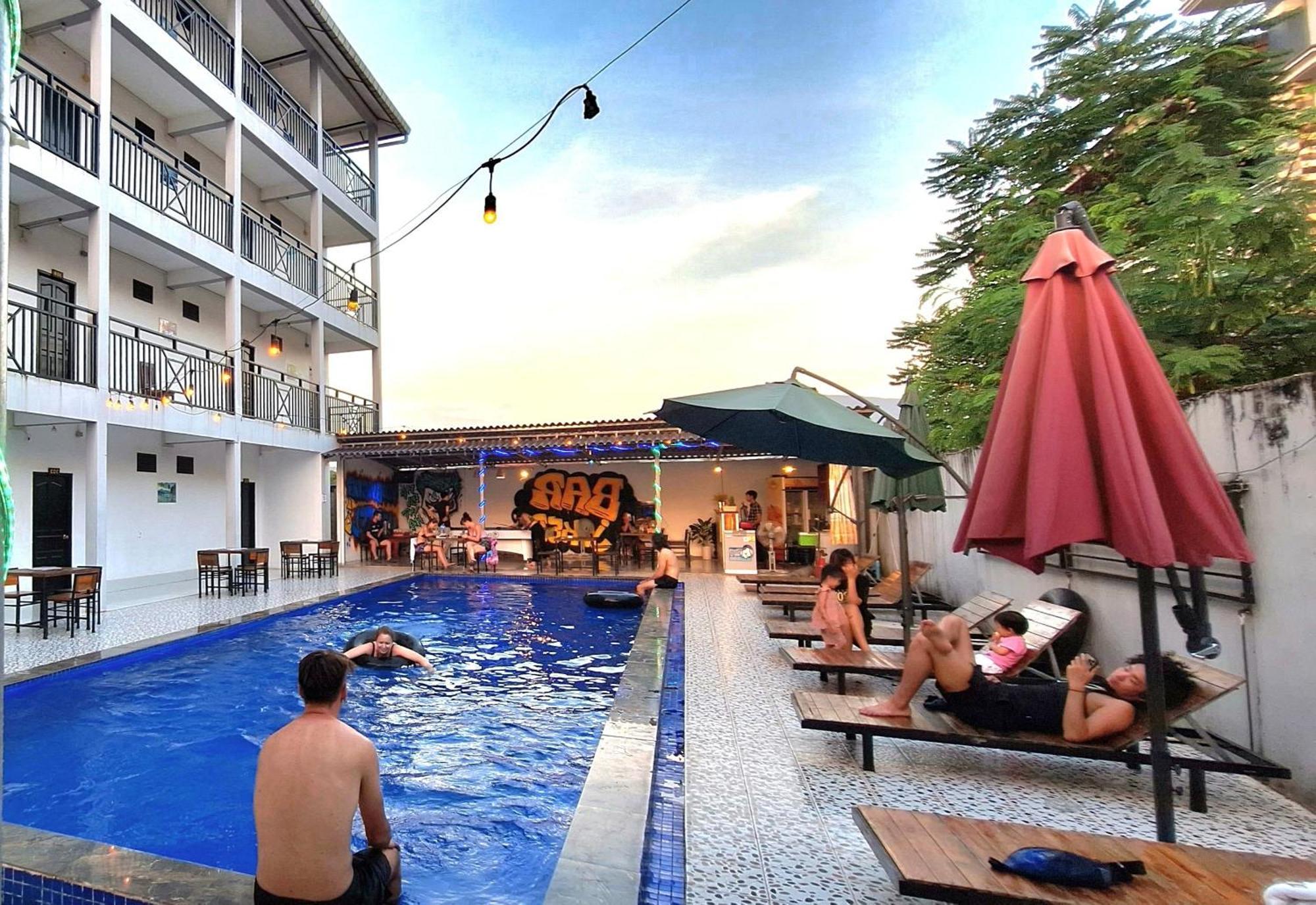 Vang Vieng Backpackers Hostel Екстериор снимка