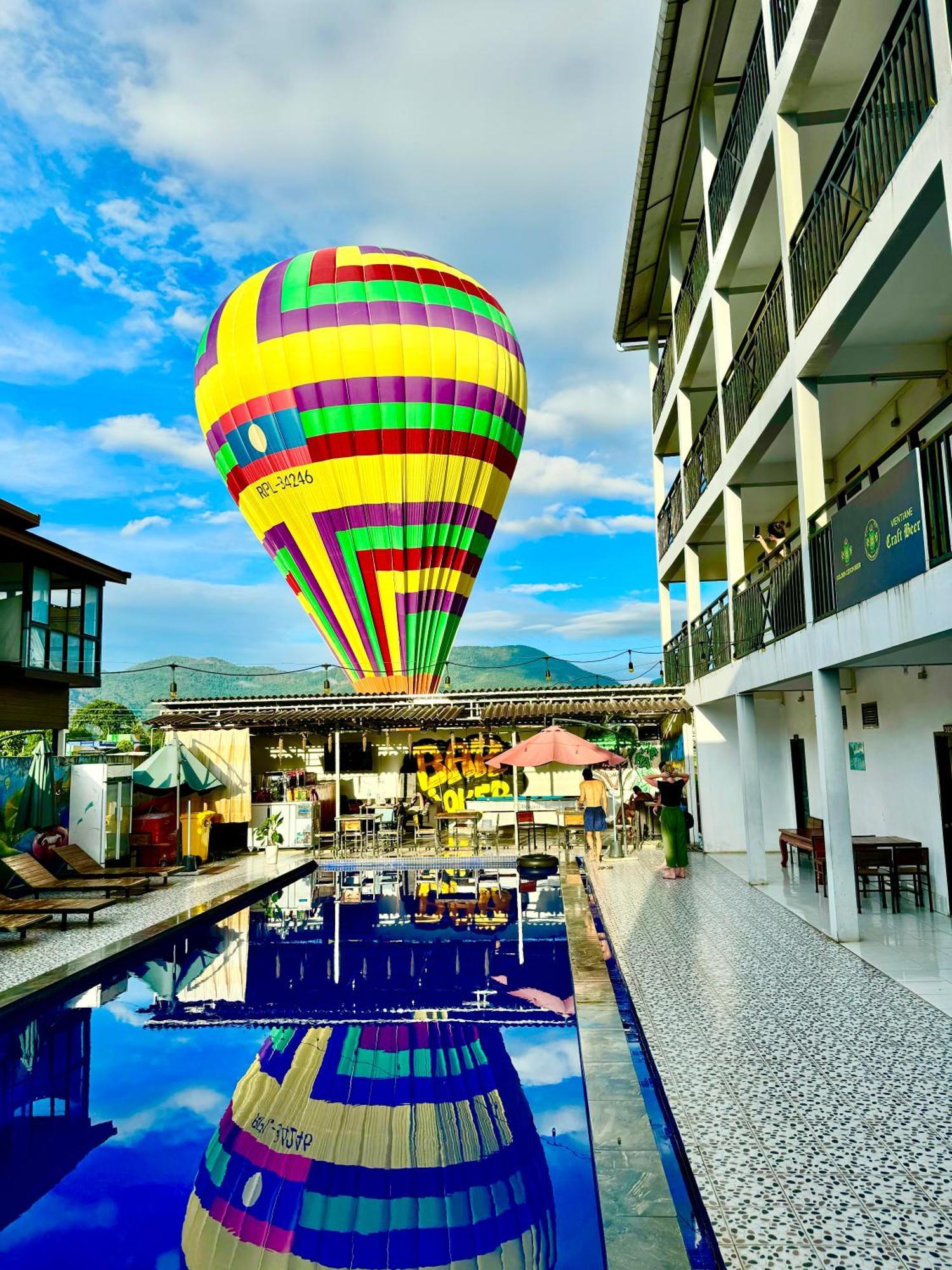 Vang Vieng Backpackers Hostel Екстериор снимка