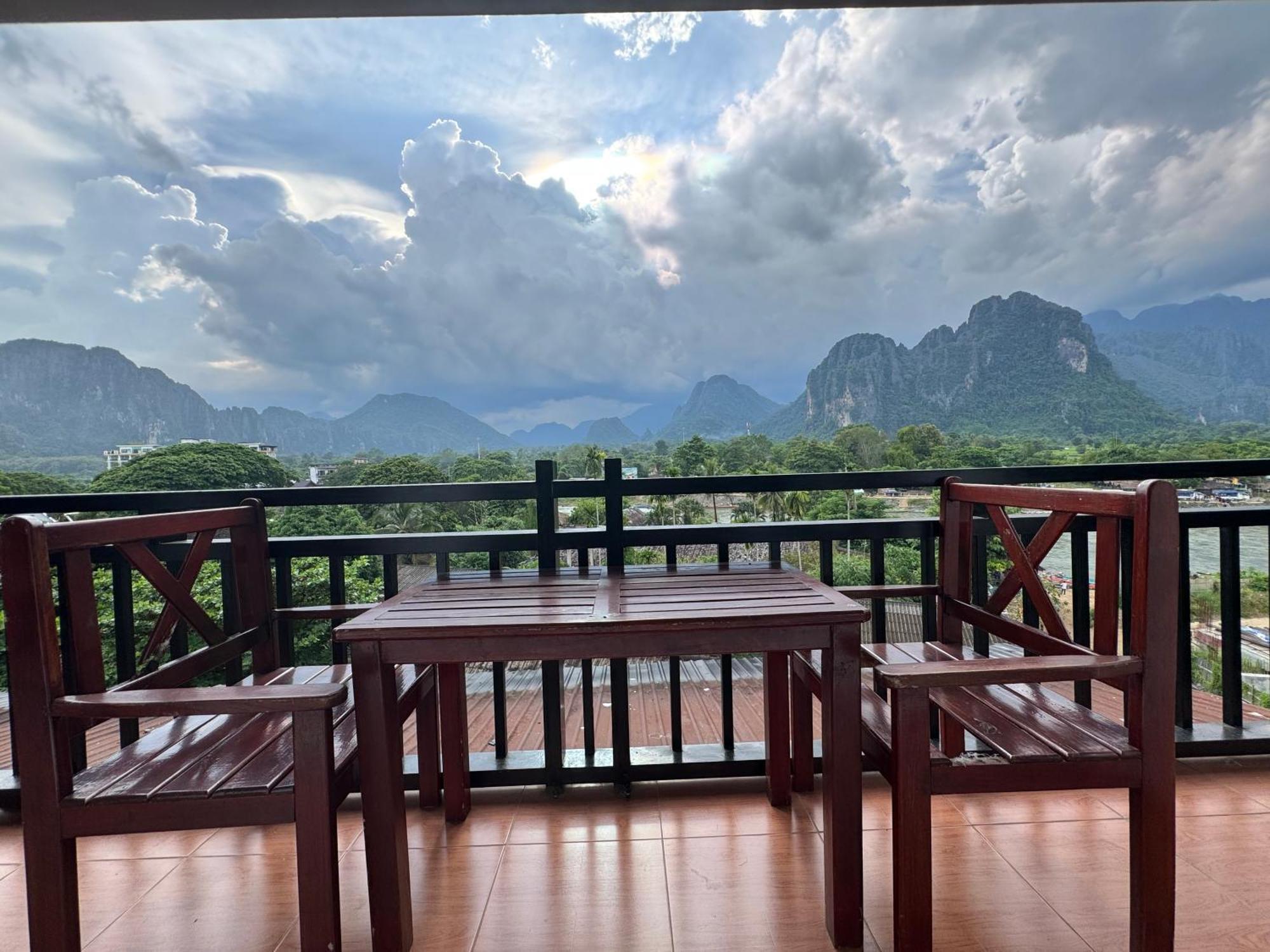 Vang Vieng Backpackers Hostel Екстериор снимка