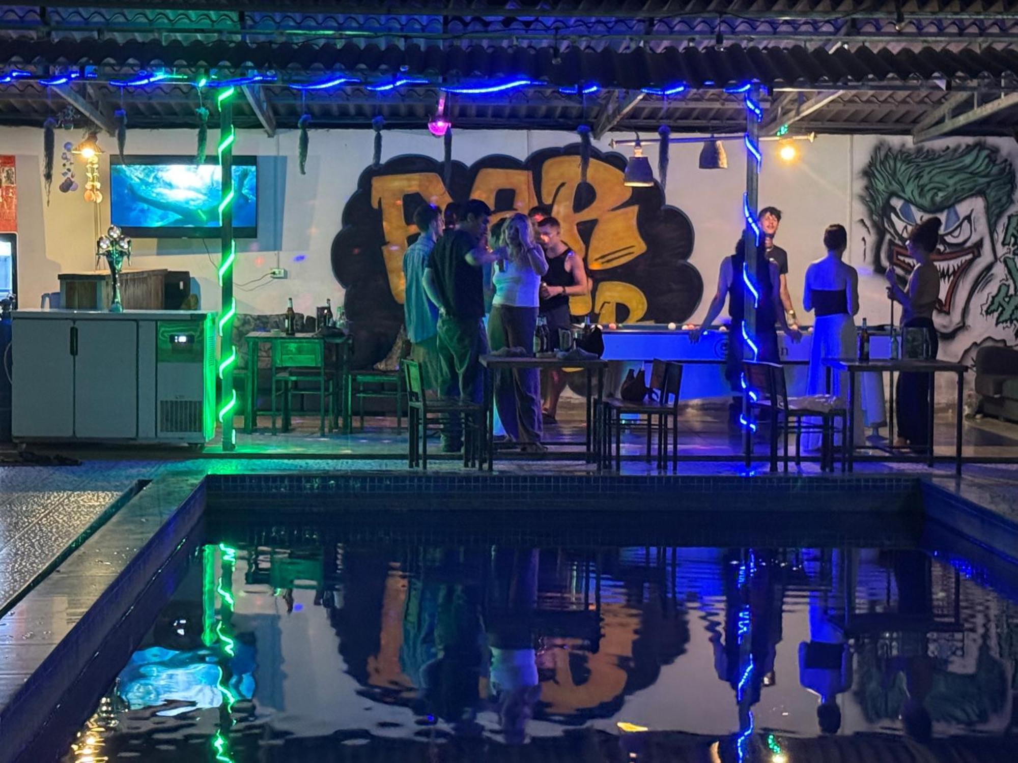 Vang Vieng Backpackers Hostel Екстериор снимка