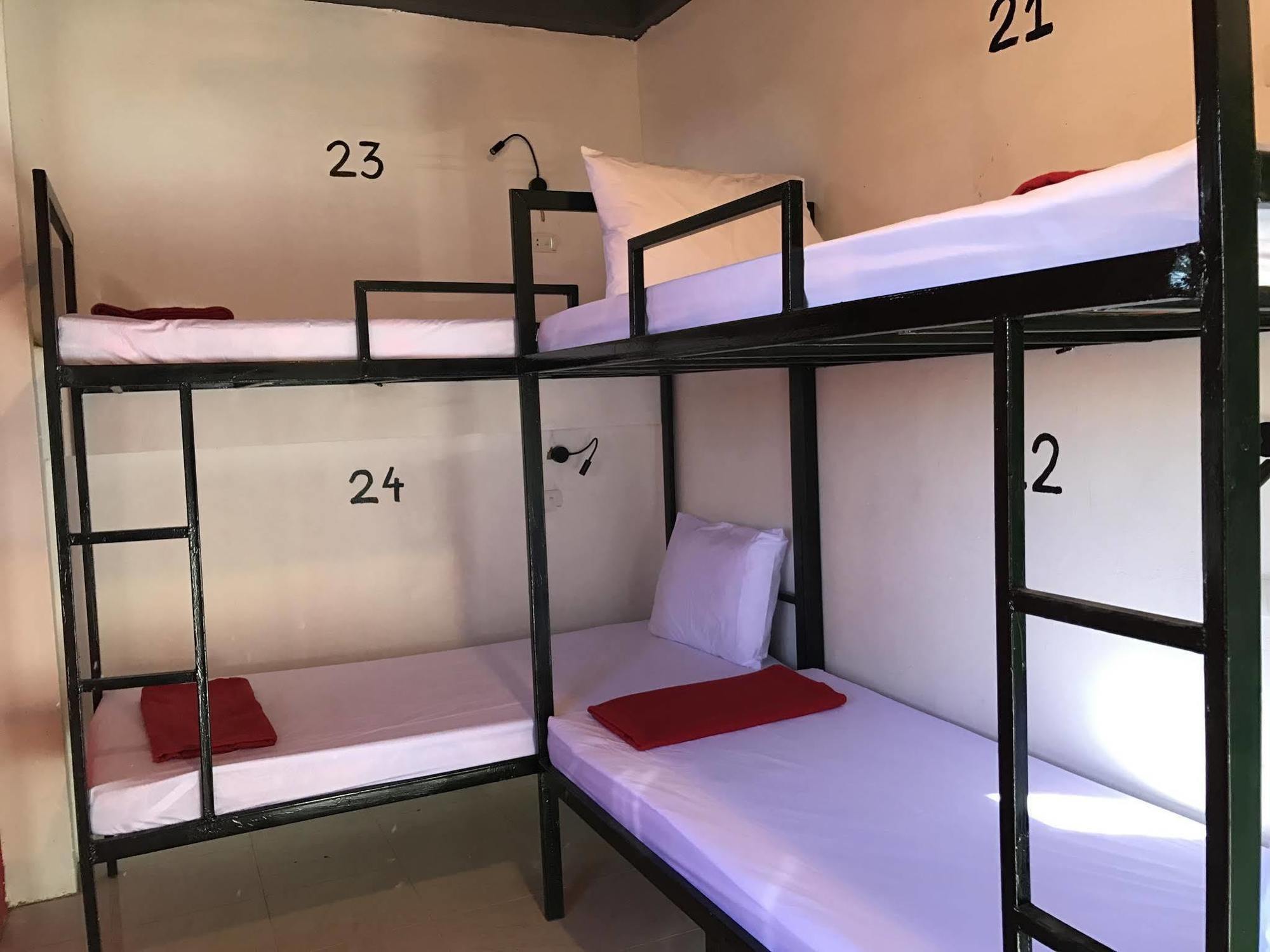 Vang Vieng Backpackers Hostel Екстериор снимка